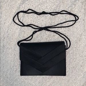 Elegant black clutch